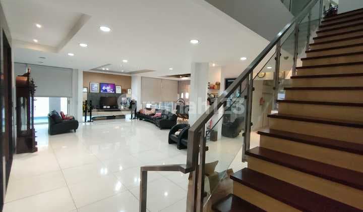 Rumah Meruya dengan Kolam Renang Harga Good Deal