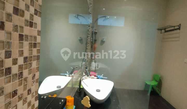 Rumah Meruya dengan Kolam Renang Harga Good Deal