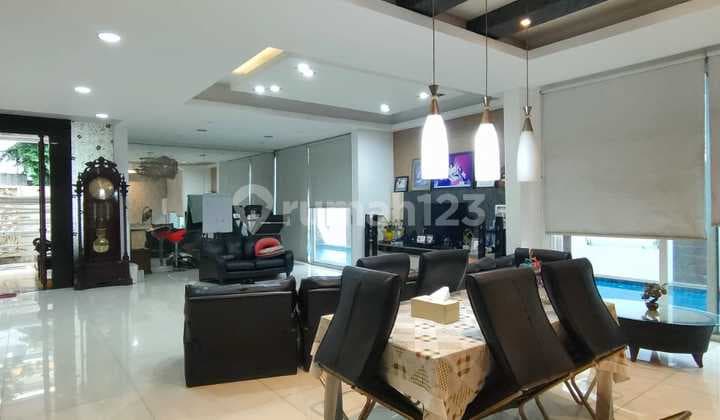 Rumah Meruya dengan Kolam Renang Harga Good Deal