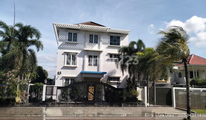 Rumah Mewah 3 Lantai Pik Luas 449M2 Potong Setengah Harga! Pasti Segera Terjual!!