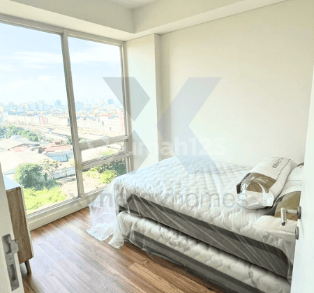 Apartment 4br Lantai 10 View Bandung Dan Pool Semi Furnished di Landmark Residence Bandung
