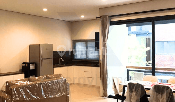 Rumah Bagus Modern Minimalis 2 Lantai SHM di Setraduta Bandung