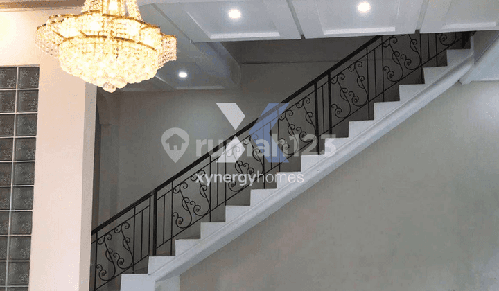 Rumah 2 Lantai SHM Posisi Hoek di Riung Bandung - Bandung
