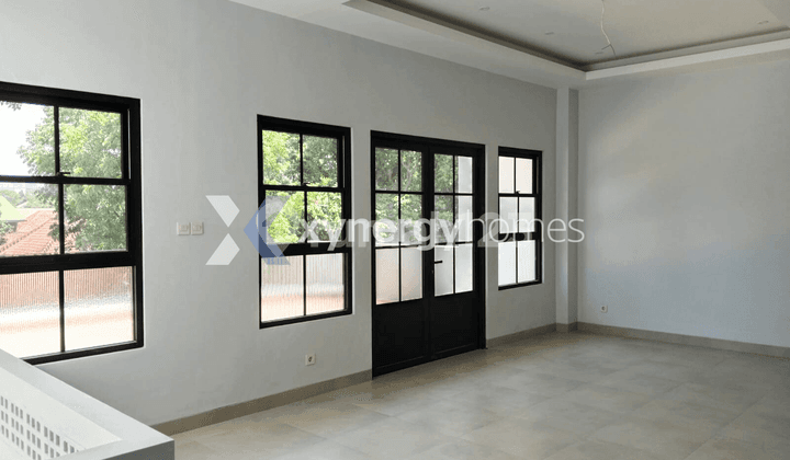 Rumah Toko (Tempat Usaha) 4 Lantai SHM Bangunan Baru Lokasi Strategis di Sayap Riau Bandung