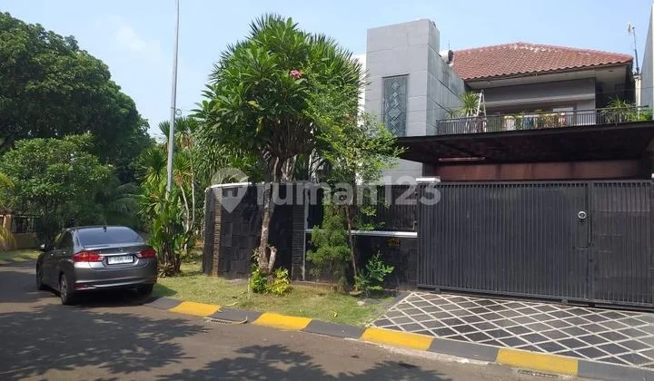 Corner House with Private Swimming Pool in Puspita Loka BSD