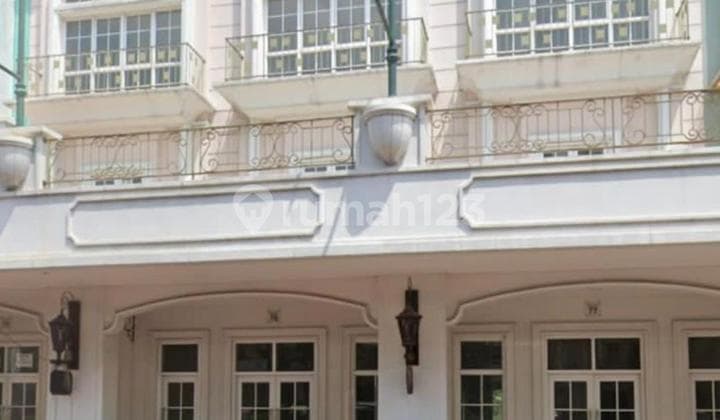Three-Unit Shophouse Facing Main Road in Mendrisio Square Gading Serpong