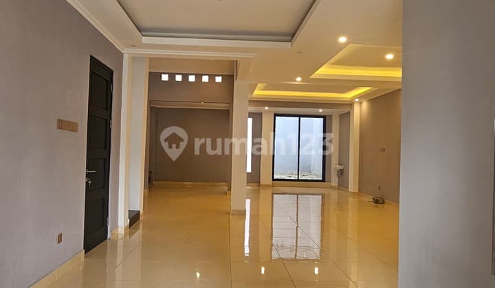 Rumah Baru Design Mandiri, Depan Taman Dekat Pasmod Di Griyaloka Bsd