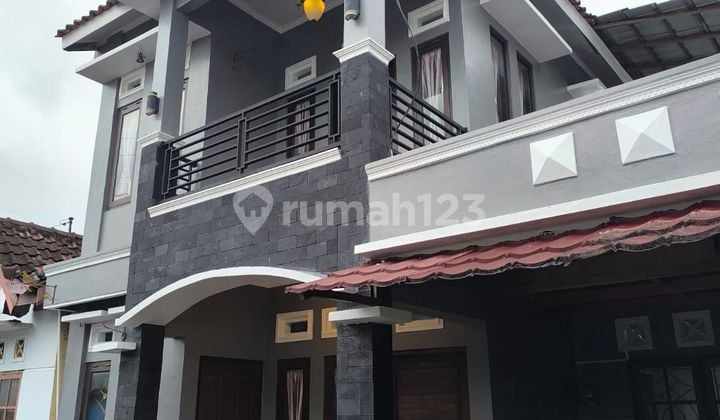 Dijual Cepat Rumah Siap Huni 2 Lantai - 3 KT 2Km