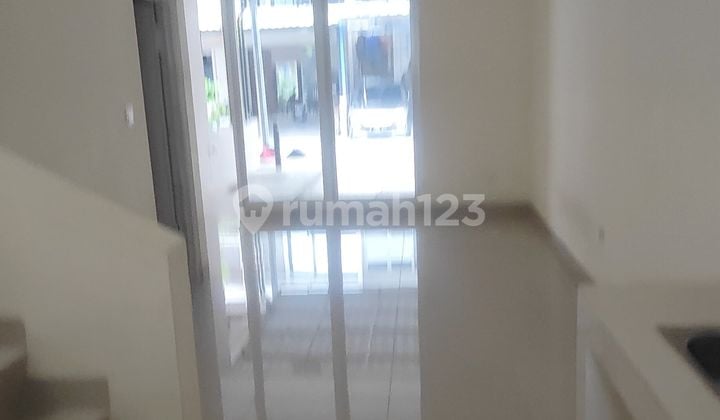 Dijual Rumah 2 Lantai Siap Pakai di Taman Surya 5