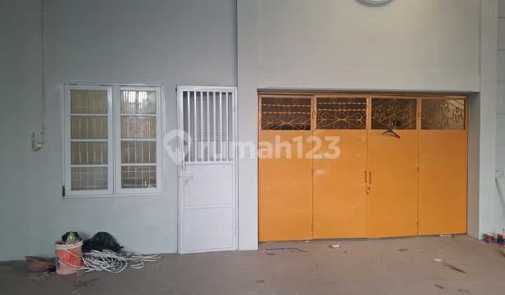 Warehouse for Rent Ready to Use by the Road in Cendrawasih