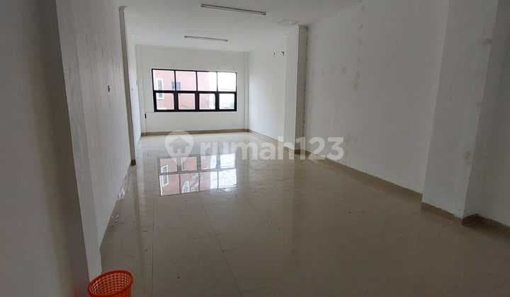 Disewakan Ruko Siap Pakai Cocok untuk Kantor atau Gudang di Daan Mogot Baru