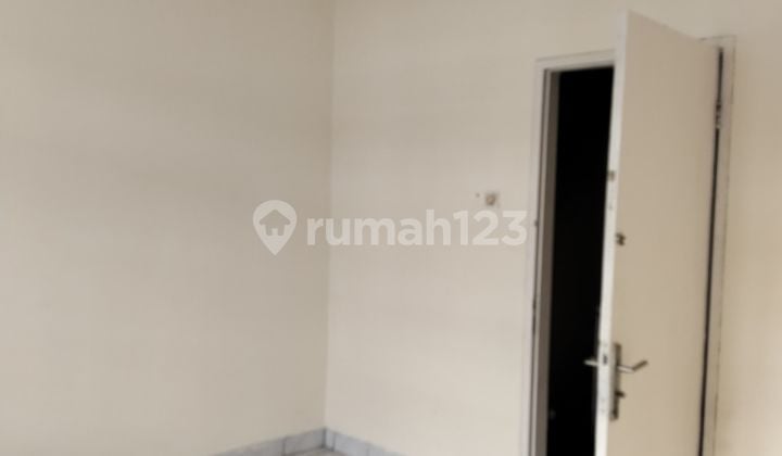 Disewakan Rumah 2 1/4 Lantai di Daan Mogotr Cadia