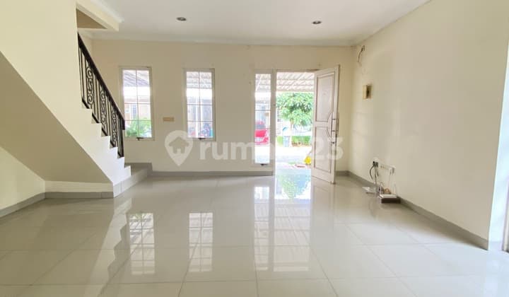 Disewakan Rumah Hoek Readyy Termurahhh Bagus