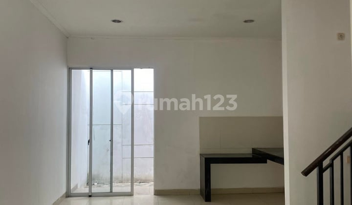 Disewakan Rumah Dua Lantaii Termurah Dua Lantai