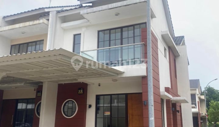 Disewakan Rumah Hoek Termuraahh Readyy Siap Huni