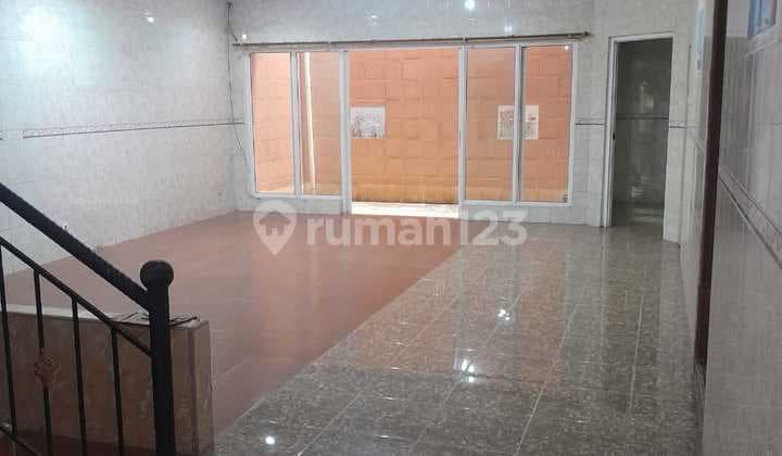 Disewakan Rumah Tamsur 5 Kt 3+1 , 2lantai Rapi Siap Huni