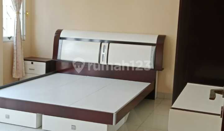 Disewakan / di Jual Puri Mansion Kt5+1 2Lantai Semifurnished, Rapi Siap Huni