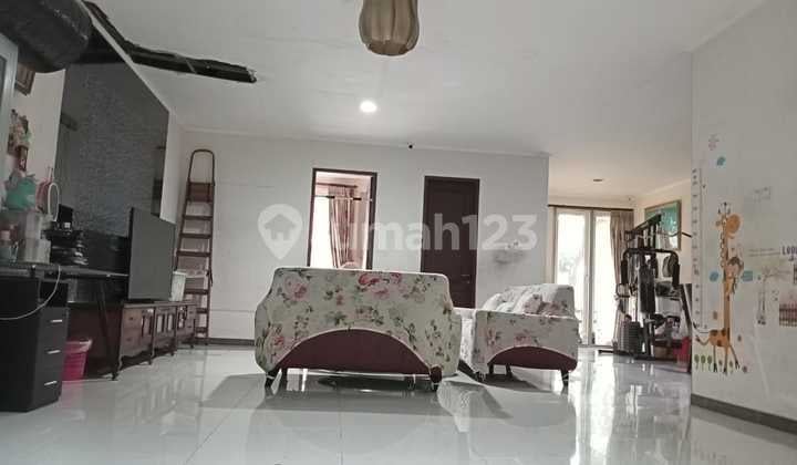 Disewakan Rumah Green Court Kt5+1 , Full Furnished , Rapi Siap Huni