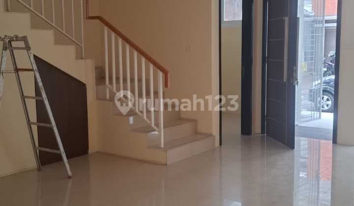 Disewakan Rumah Citra 7 , 4Kt , 2Lantai , Rapi Siap Huni