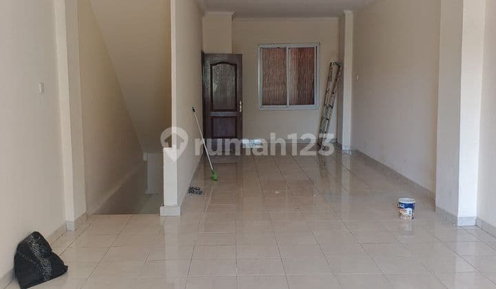 For Rent: Taman Palem 3-Storey Shophouse on Boulevard, Neat and Ready to Move In