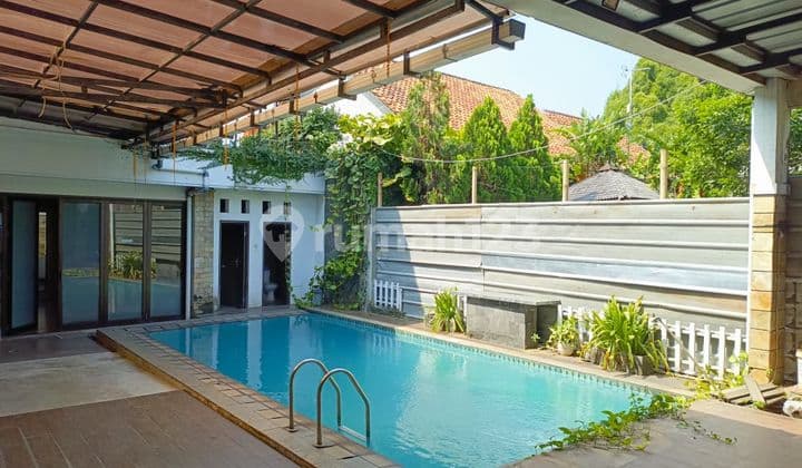 Rumah Murah, Luas Dekat Trans Studio Cibubur, Asri, Tidak Banjir, 2 Lantai dengan Kolam Renang