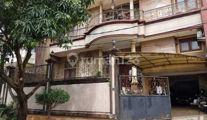 Rumah Nyaman 4 Lantai Dalam Kompleks Bukit Cinere Indah