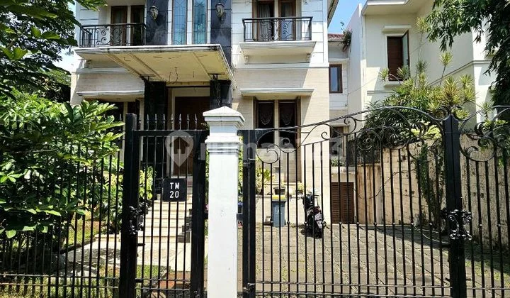 Charming and Comfortable House in the Elite Area of Pondok Indah, South Jakarta Charming and Comfortable House in the Elite Area of Pondok Indah, South Jakarta