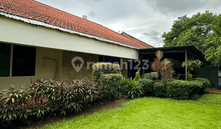 Rumah Hitung Tanah di Area Kebayoran Baru Jakarta Selatan