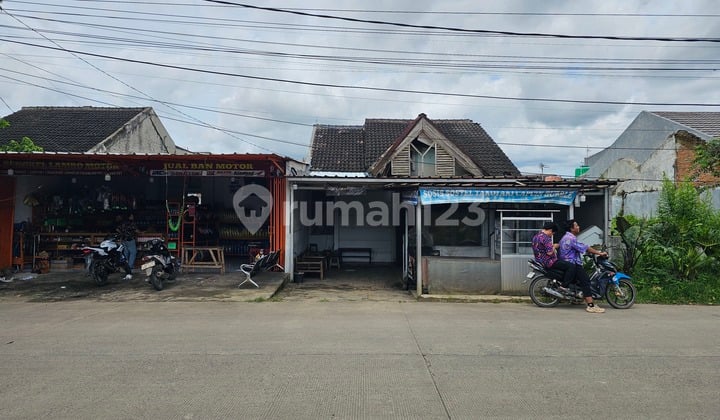 Rumah Strategis Depan Jalan Raya