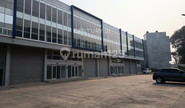 Gudang Modern Diapit 3 Tol di Duta Indah Sentoha
