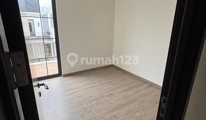 Rumah Nyaman Siap Huni di Maison De Wisteria, Metland, Jakarta