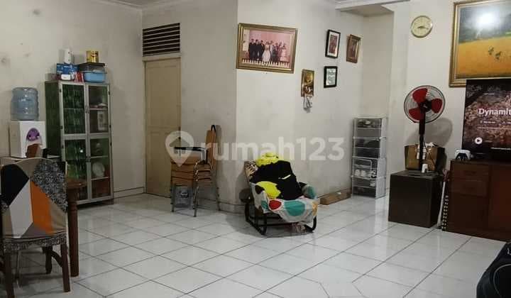 Rumah Luas di Taman Modern Cakung Jakarta Timur - Lingkungan Nyaman