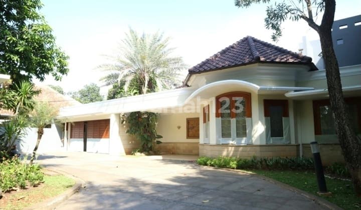 Disewakan Rumah Menteng 2 Lantai Full Furnished