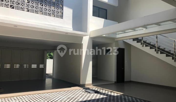 Rumah Bagus Daerah Tenang Tapi Di Kota. Siap Huni !!