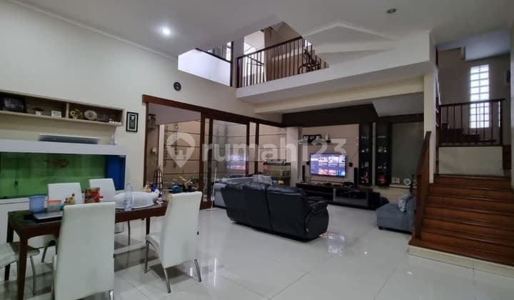 Rumah Full renovasi TAMAN HOLIS INDAH. Jarang ada !!