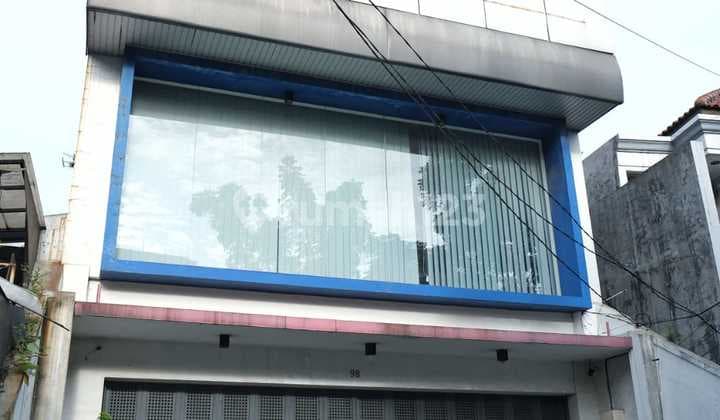 Ruang Usaha di Mainroad Garuda
Bandung