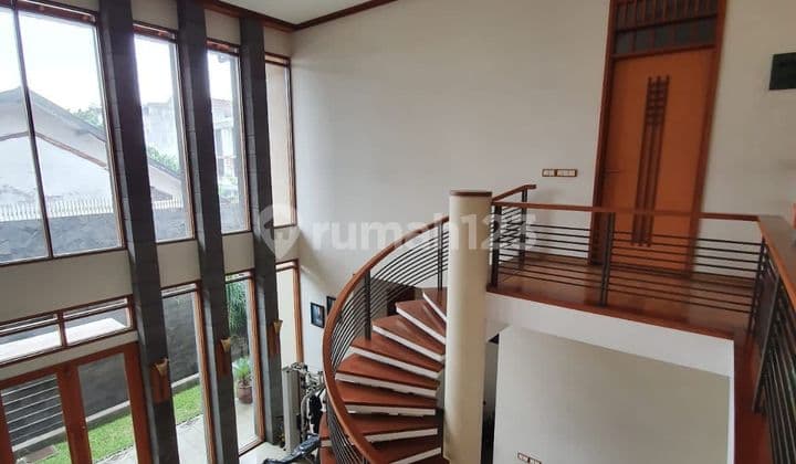 Rumah bagus Pusat kota sangat menarik