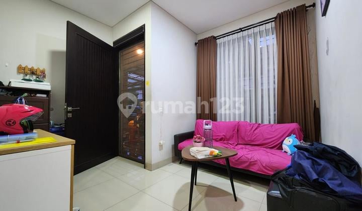Charming Singgasana House, Ready to Move In