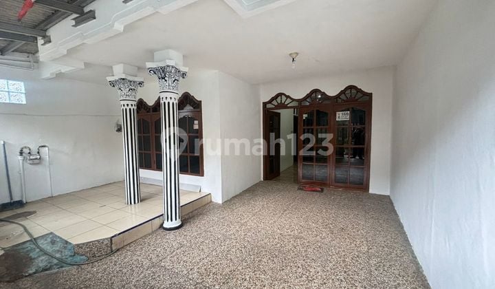 Disewakan Tahunan Rumah Dua Lantai di Perumnas 1 Tangerang