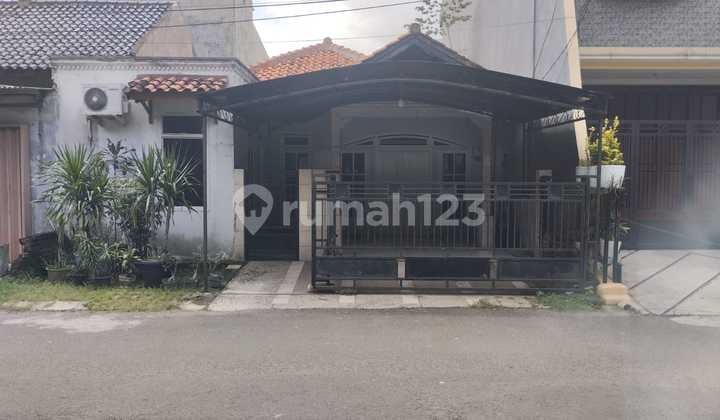 Dijual Rumah Di Perumahan Harapan Kita. Pinggir Jalan Besar. Cocok Untuk Tempat Tinggal, Kos-kosan, Gudang