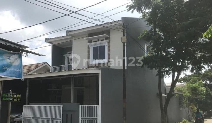 Jual : Rumah dua lantai, Posisi di hoek. di Cluster Royal Karawaci Tangerang