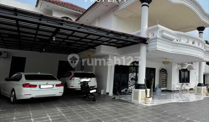 Rumah 2Lt dengan Private Pool Fully Furnish Serpong Utara - Tangsel