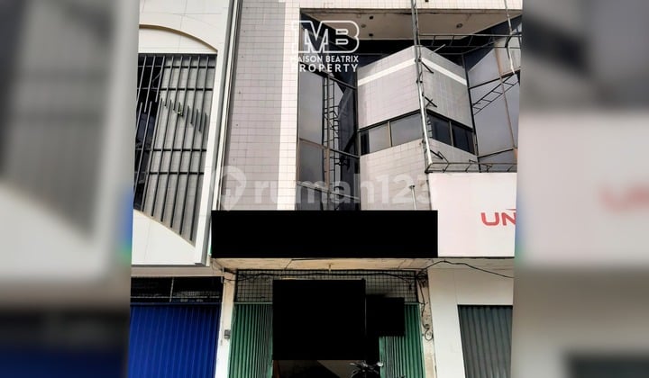 Ruko 3 Lantai bisa Dijadikan Tempat Usaha, Lokasi Strategis, Ruko Bagian Depan di Kompleks Plaza Millennium - Medan Helvetia