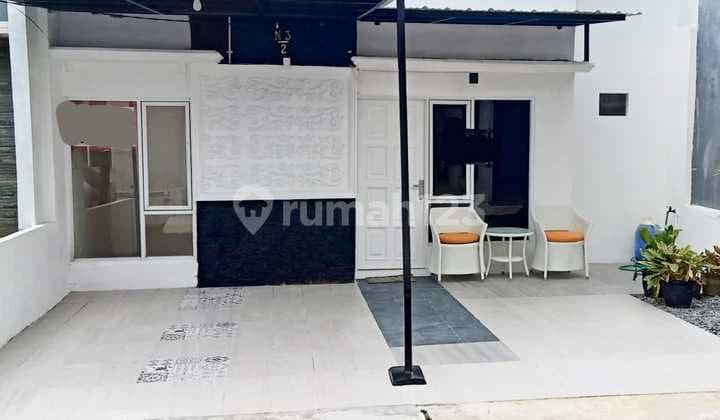 Minimalist House Suitable for Couples, Strategic Location Adjacent to BSD in Cisauk