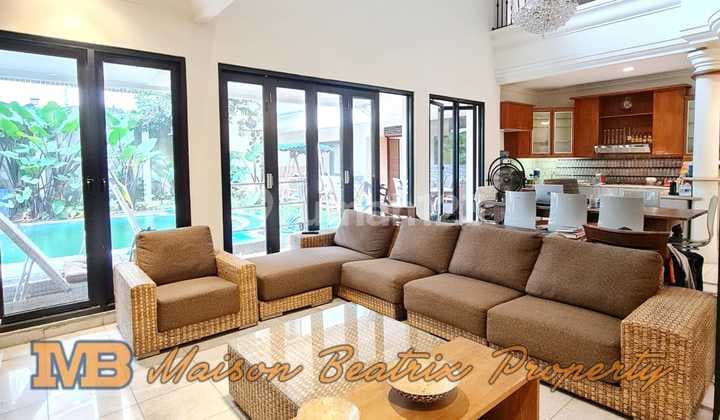 Umah dengan Private Pool di Taman Giri Loka BSD City - Tangsel