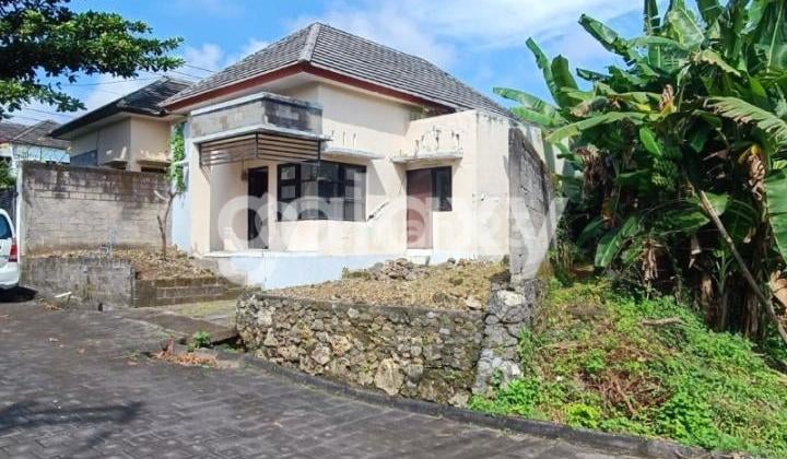 Rumah di Perum Beranda Hijau Raya Kutuh Goa Gong Badung, Bali