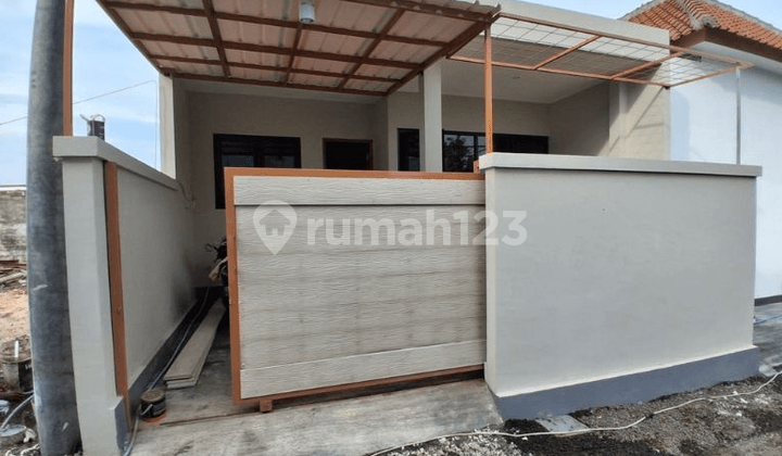 New Semi-Furnished Ready-to-Occupy House in Kerobokan, Badung