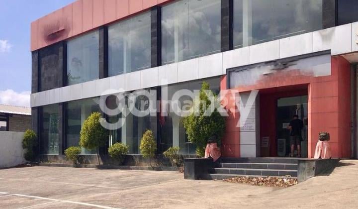 Strategic Showroom on West Gatot Subroto, Denpasar, Bali