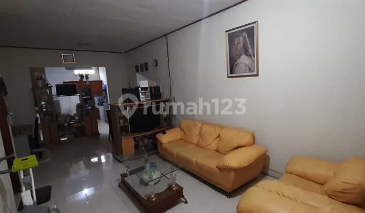 Rumah Nyaman Lokasi Strategis Taman Kopo Indah !! Butuh Segera Terjual !!