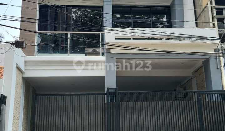 Rumah 3 Lantai SHM Dekat Akses Tol Dekat Akses Pelabuhan di Kelapa Gading, Jakarta Utara